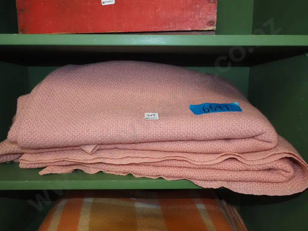 2x crochet pink woollen blanket Image 1++