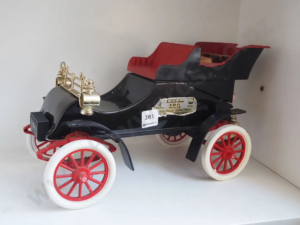 Jim Beam vintage car decanter - has contents Image 1++