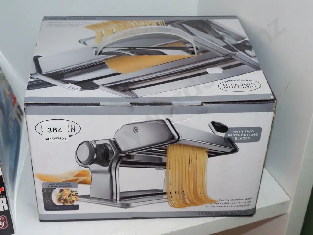 boxed as new pasta maker Image 1++