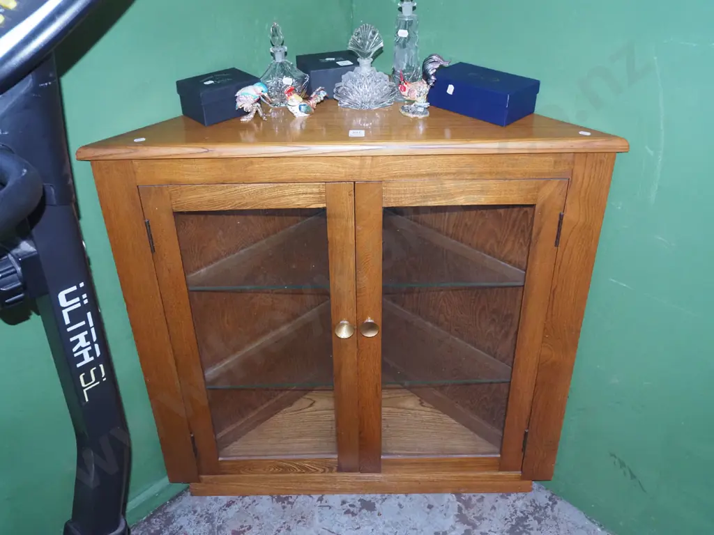 oak corner cupboard H880 W890 D450 Image 1++