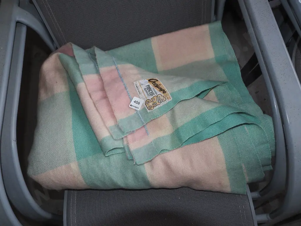 Onehunga Princess woollen blanket Image 1++