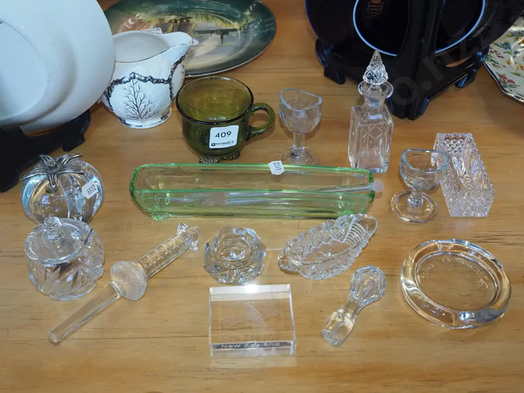 assorted glassware; eye washes, ashtrays etc Image 1++