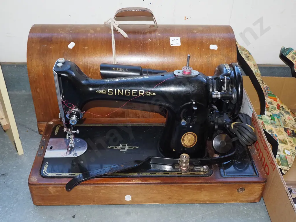 Singer table top sewing machine Image 1++