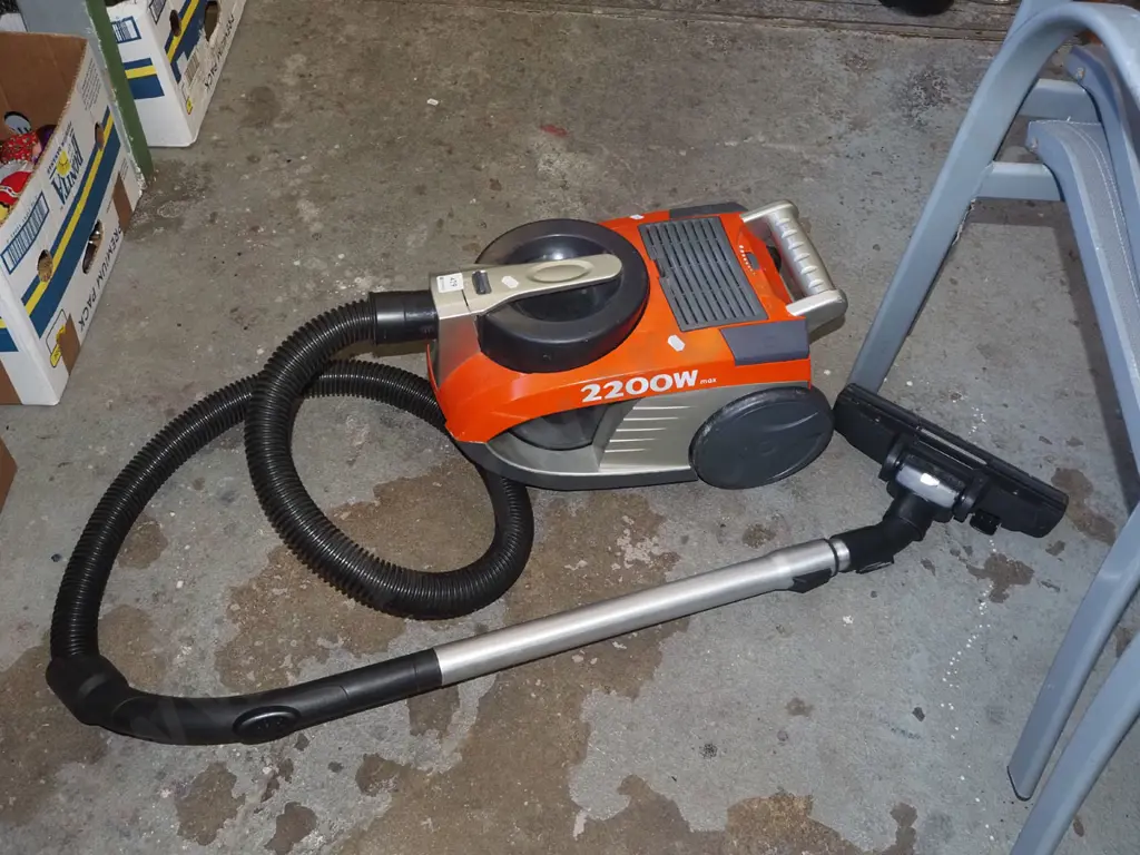 unbranded 2200W vacuum cleaner Image 1++