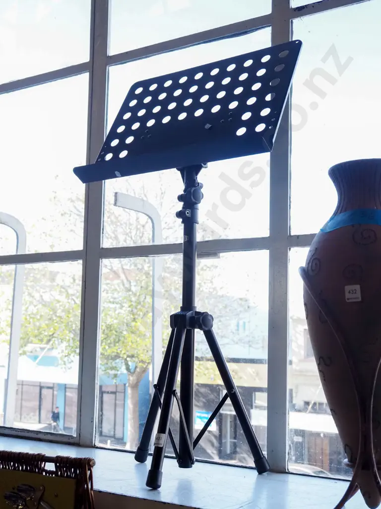 heavy duty commercial music stand Image 1++