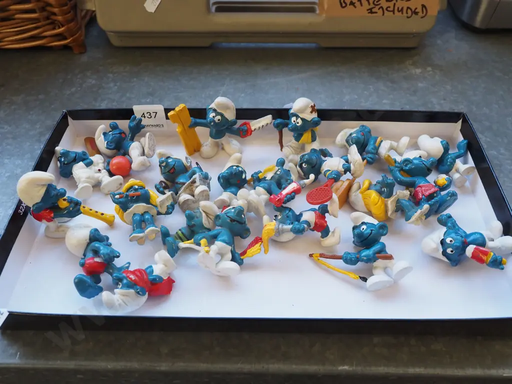 tray of Smurfs Image 1++