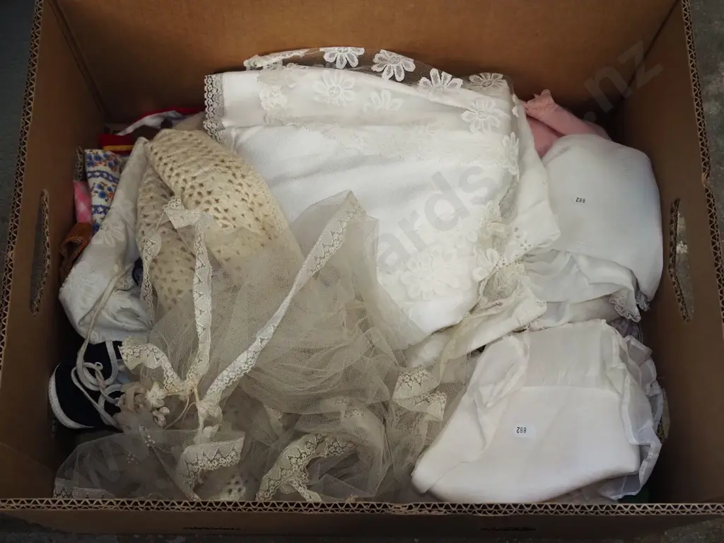 box of children's clothes Image 1++