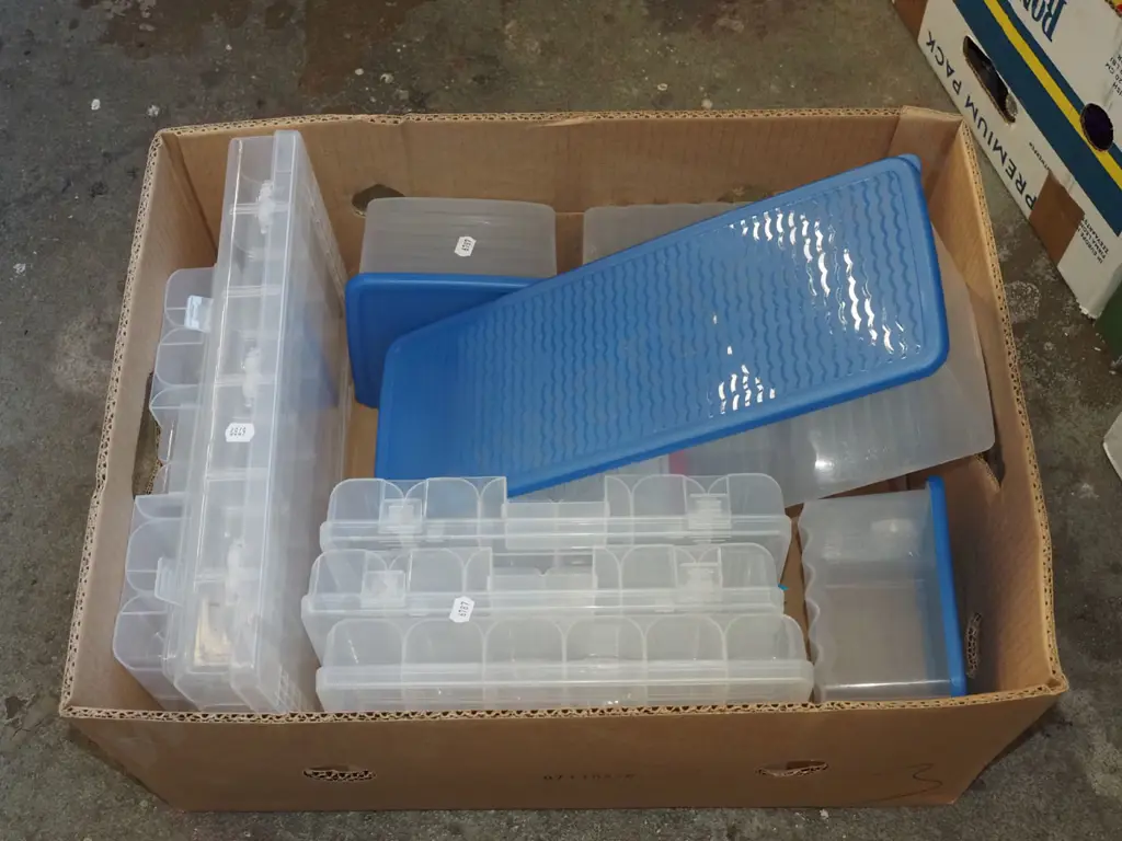 box; plastic containers and organisers Image 1++