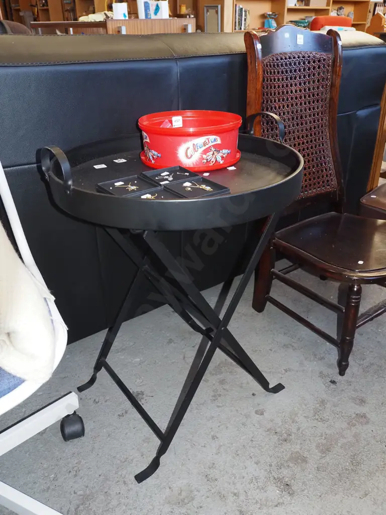 circular butler's tray on stand Image 1++