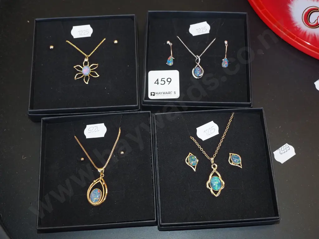 4x necklace, earrings and pendant sets Image 1++
