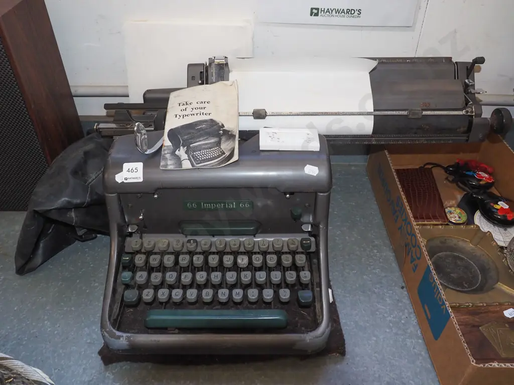Imperial 66 typewriter Image 1++