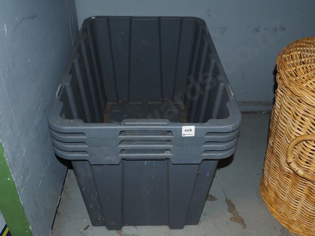 4x plastic storage tubs Image 1++