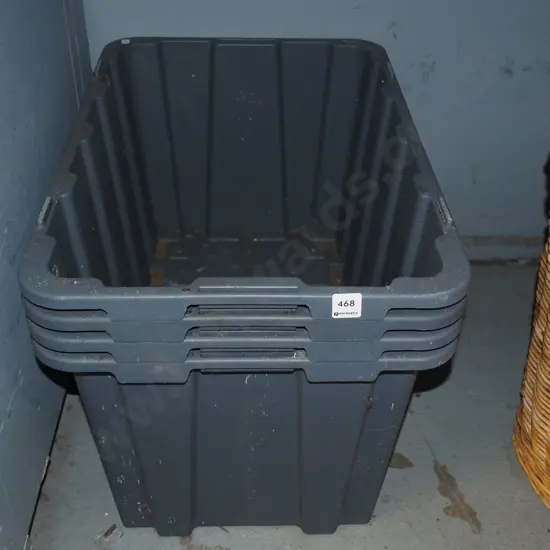 4x plastic storage tubs