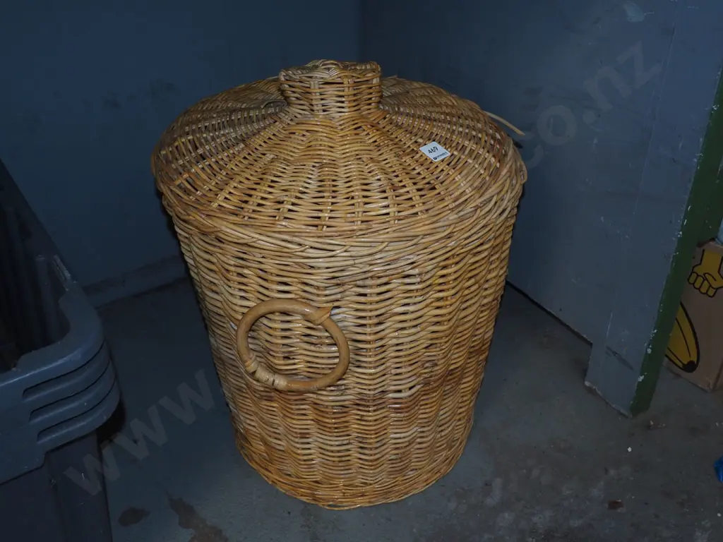 lidded laundry hamper H570 Image 1++