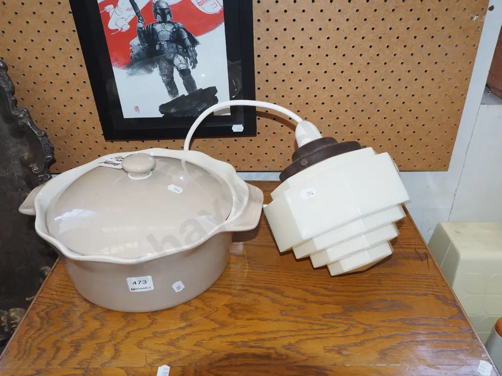 deco pendant light fitting, lidded casserole Image 1++