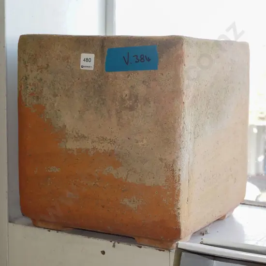 terracotta garden planter H330