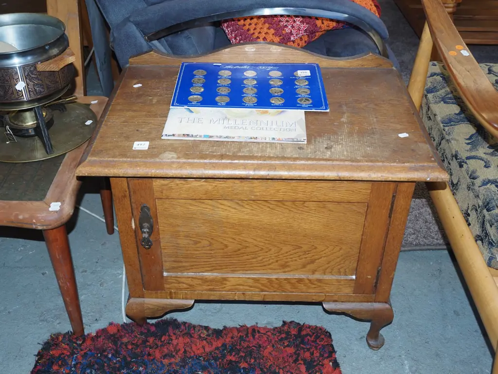 cab leg oak single door cupboard H530 W610 D410 Image 1++