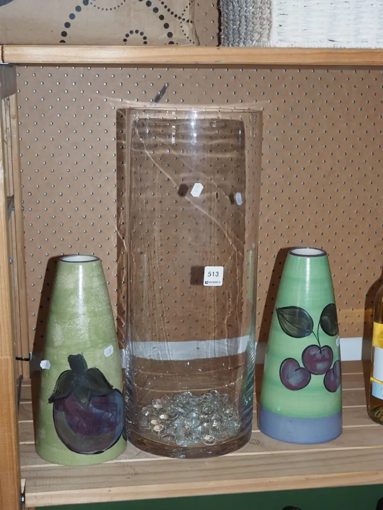 2x hand painted ceramic vases, 1x glass vase H450 Image 1++