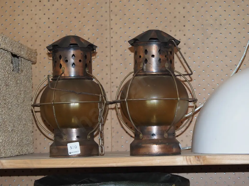 pair of battery powered hanging lanterns Image 1++