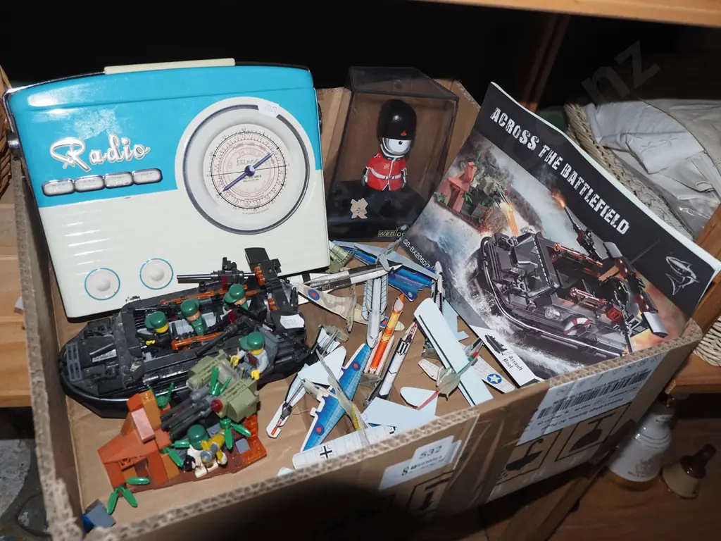 box; Lego toys, paper planes etc Image 1++