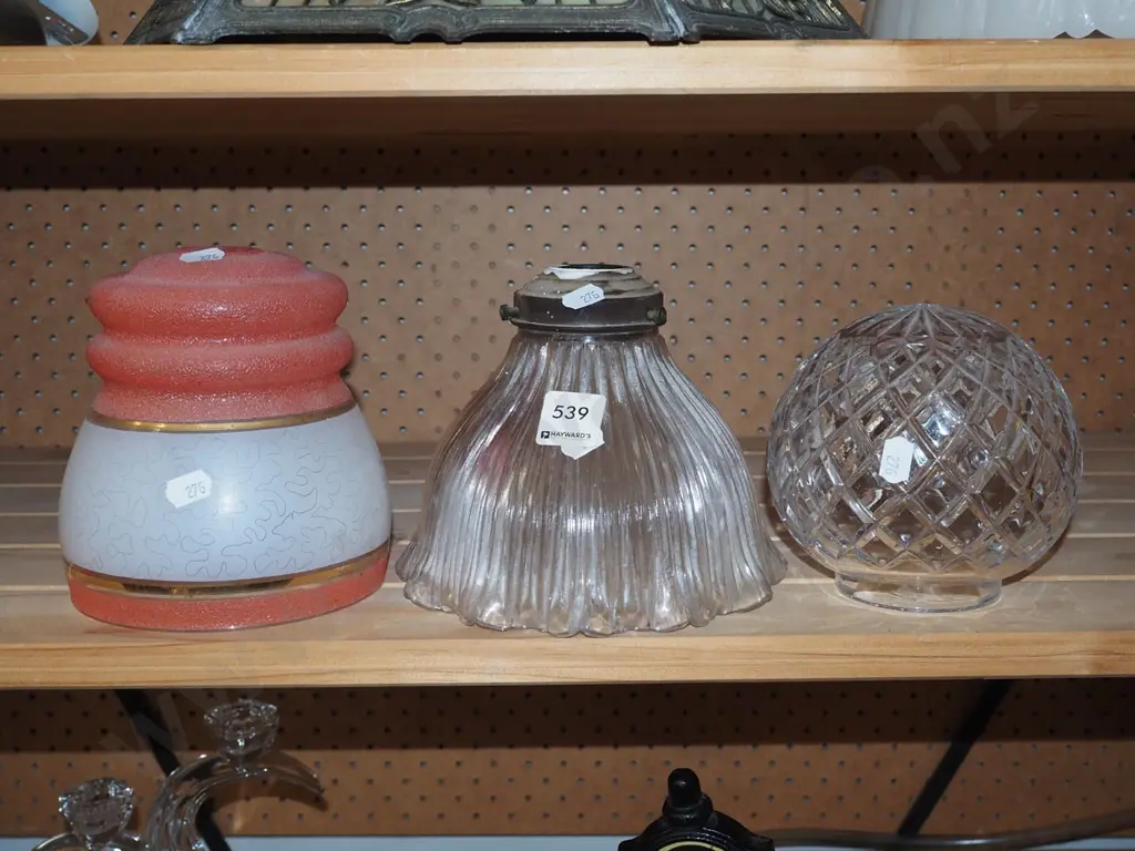 2x light shades, cut crystal lamp shade Image 1++