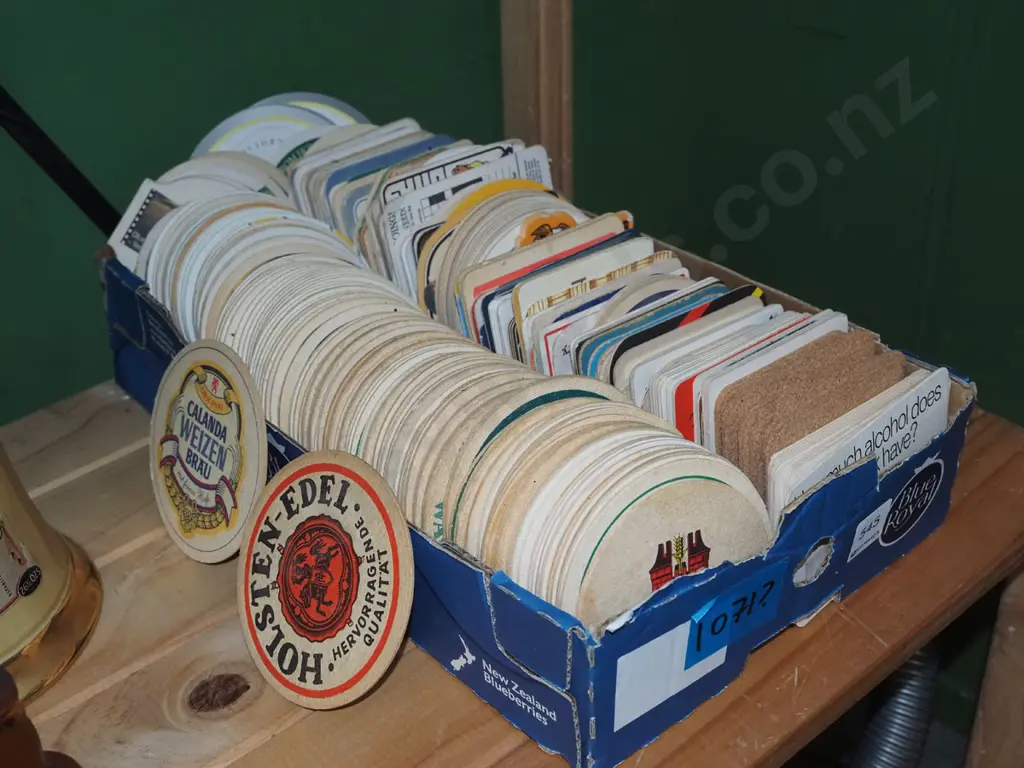box; various beer coasters Image 1++