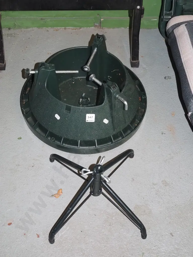 2x Xmas tree stands Image 1++