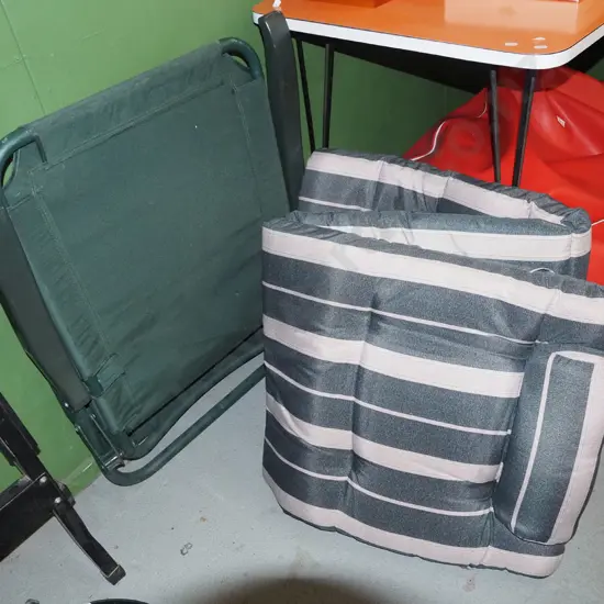 upholstered sun lounger