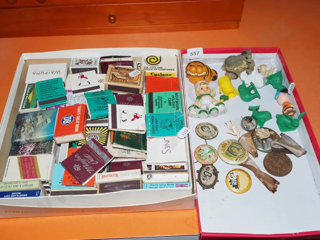 match boxes, badges, plastic figurines Image 1++