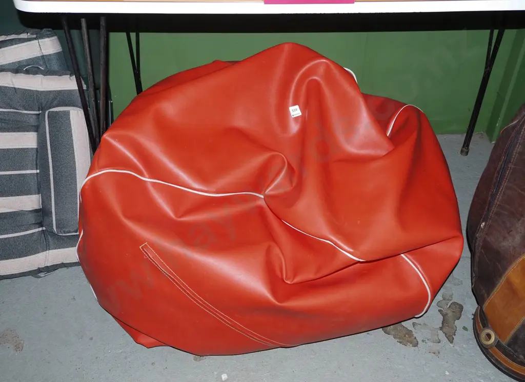 retro vinyl bean bag Image 1++