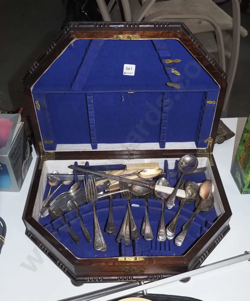 oak canteen cutlery - cutlery is mismatched Image 1++