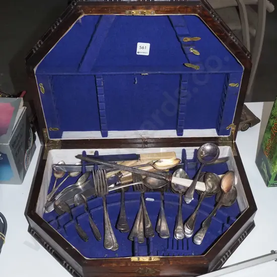 oak canteen cutlery - cutlery is mismatched