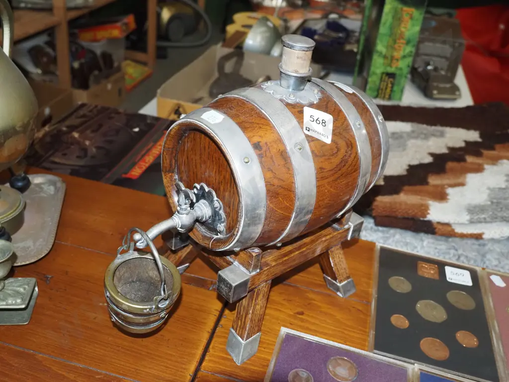 oak barrel decanter - empty Image 1++