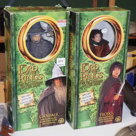 2x Lord of the Rings figurines  - Gandalf, Frodo