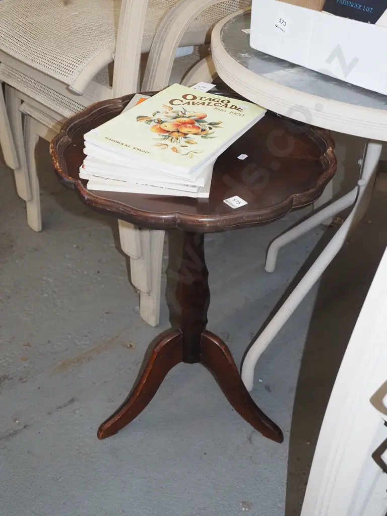 mahogany based wine Image 1++