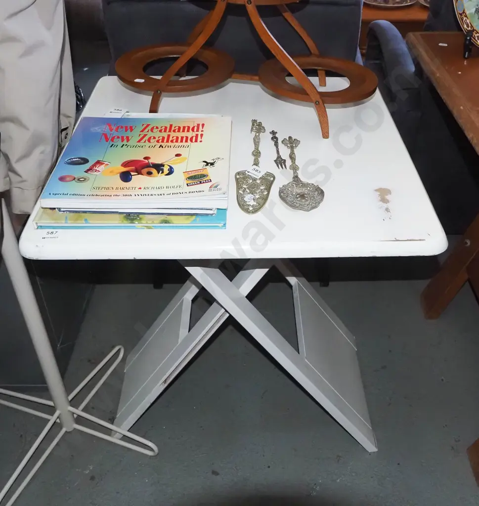 mdf white painted foldaway table Image 1++