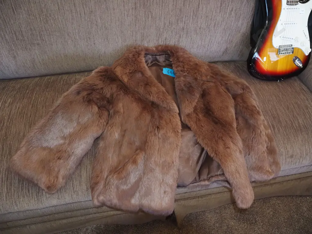 ladies fur jacket Image 1++