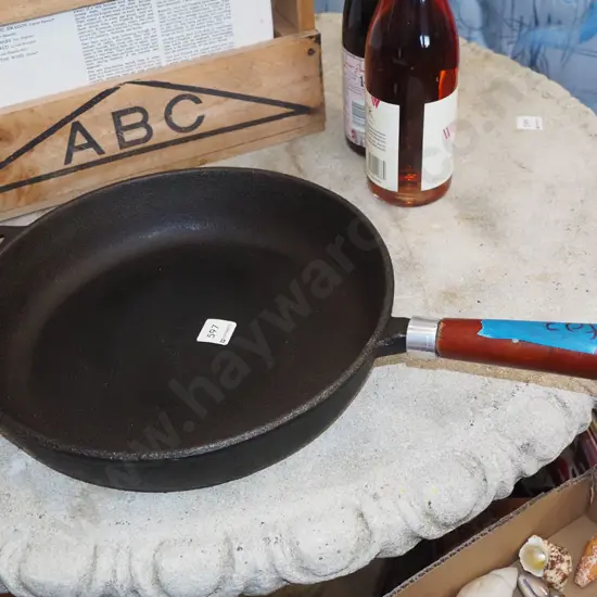 large cast iron wooden handled frying Diam310