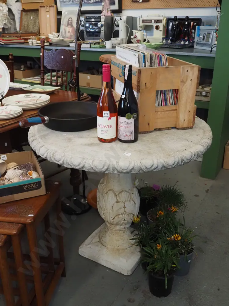 cast concrete patio table with sun umbrella hole H720 Diam840 Image 1++