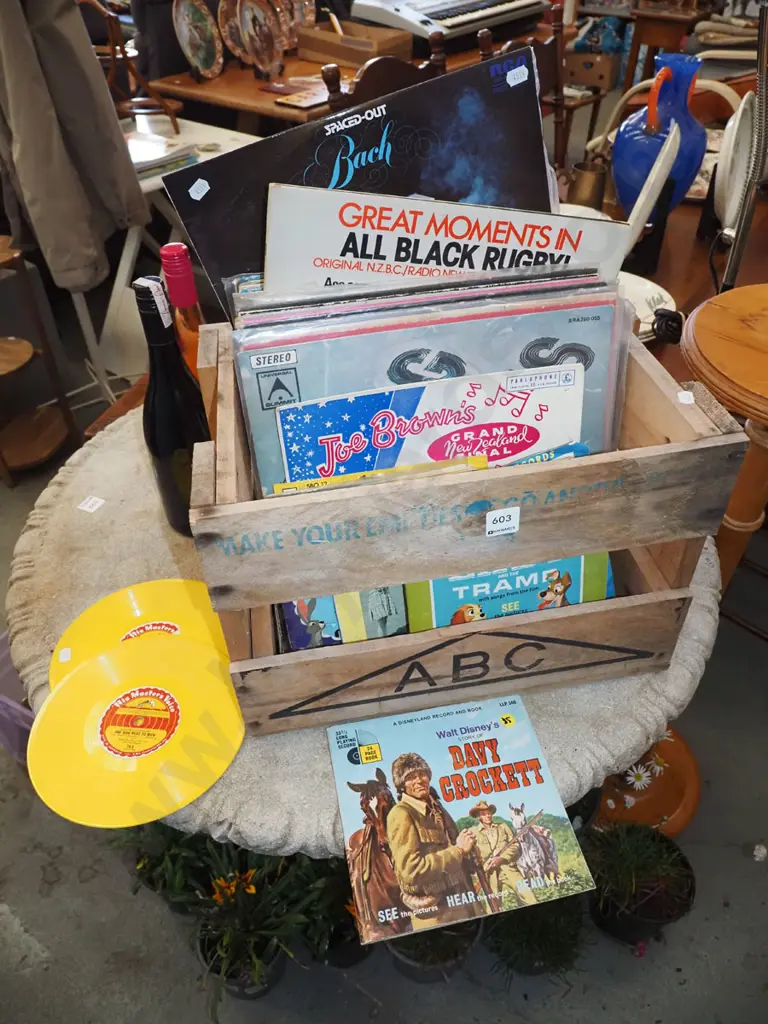 beer crate, 45s, LPs Image 1++