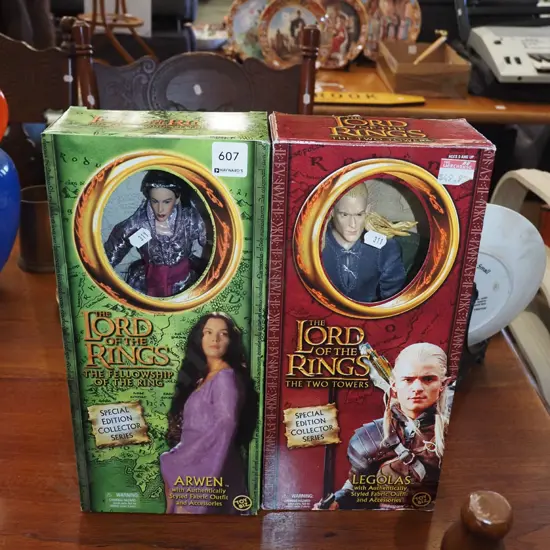 2x Lord of the Rings figurines; Arwen, Legalos