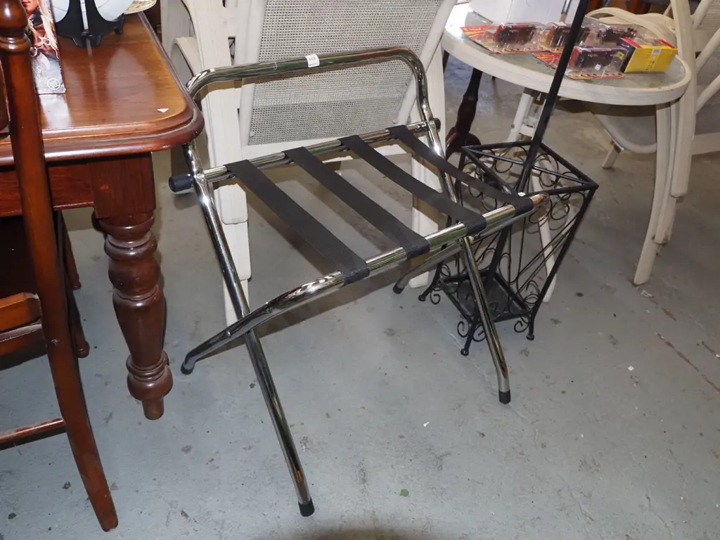 foldaway chrome luggage rack Image 1++