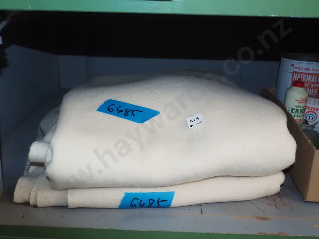 2x woollen blankets Image 1++