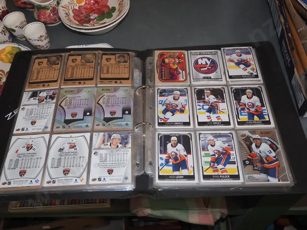 album of various ice hockey collector cards Image 1++