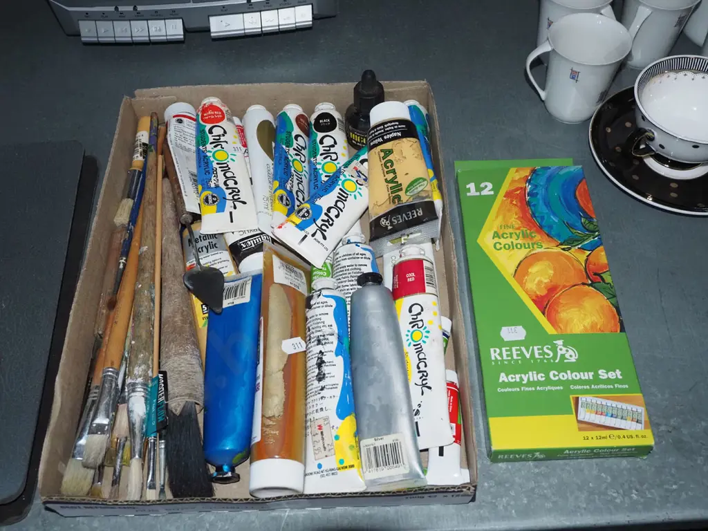 artists brushes, acrylic paints Image 1++