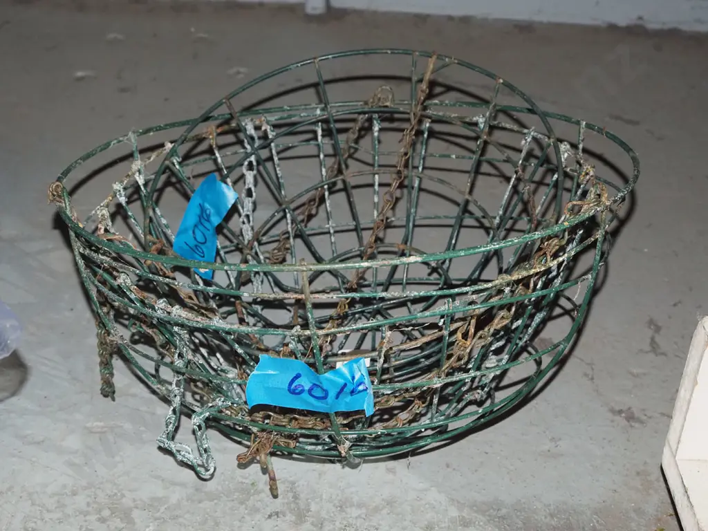 3x garden hanging baskets Image 1++