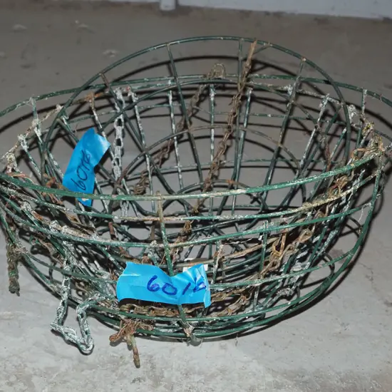 3x garden hanging baskets