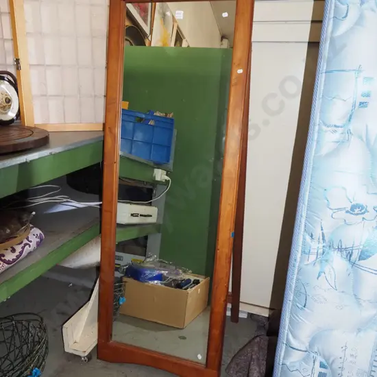 freestanding hardwood dressing mirror H560