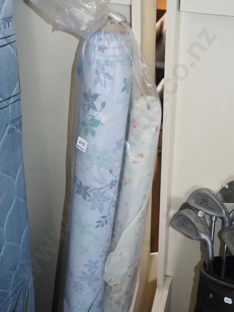 2x bolts of floral fabric Image 1++