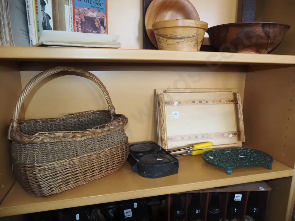 cane basket, camp fire toastie pie, tray, trivet Image 1++